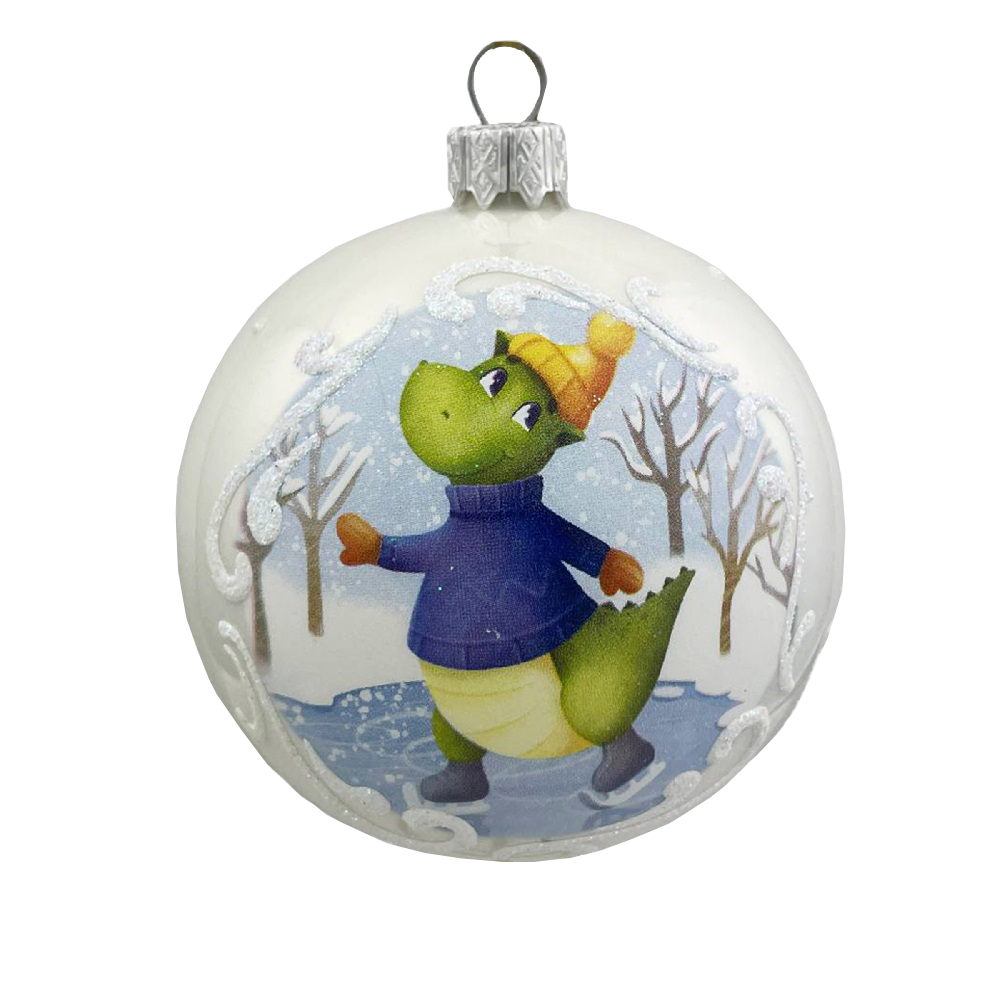 Елочная игрушка шар стеклянный  Дракон катается на коньках, диаметр 80 мм